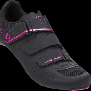 Pearl Izumi Women's Select Road v5 Studio (Cycling Shoes)- Black with pink trim